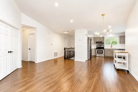 313 Sheffield Drive Schaumburg IL 60194