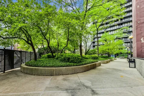 10 East Ontario Street Chicago IL 60611