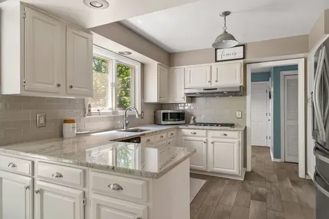 1910 Glenwood Drive Moline IL 61265