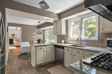 1910 Glenwood Drive Moline IL 61265