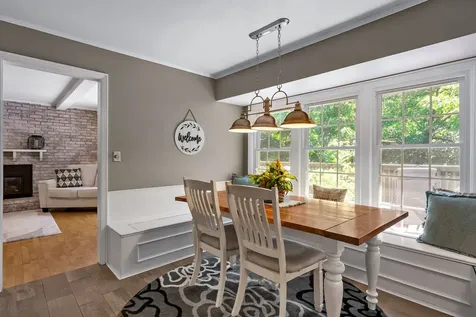 1910 Glenwood Drive Moline IL 61265