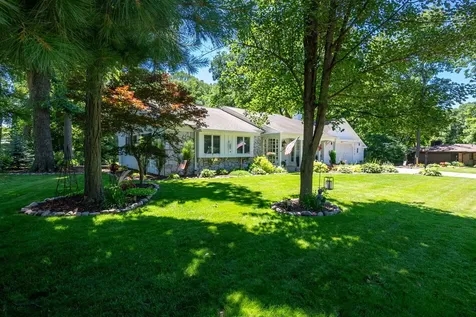 1910 Glenwood Drive Moline IL 61265