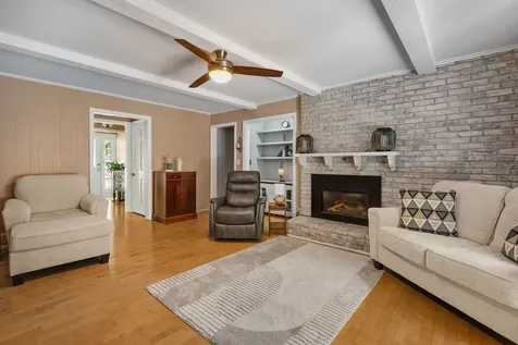1910 Glenwood Drive Moline IL 61265