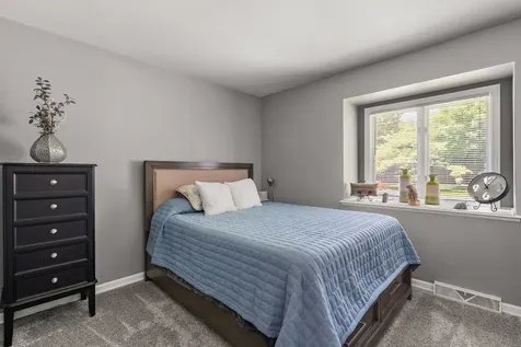1910 Glenwood Drive Moline IL 61265