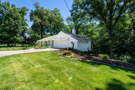 1910 Glenwood Drive Moline IL 61265