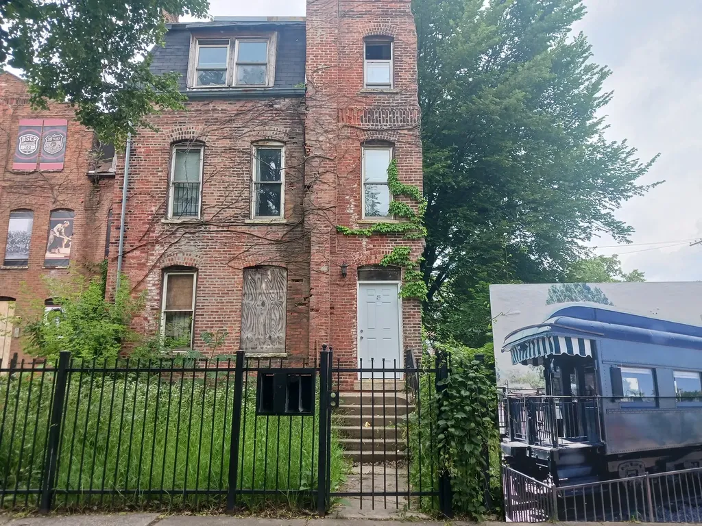 10430 South Maryland Avenue Chicago IL 60628
