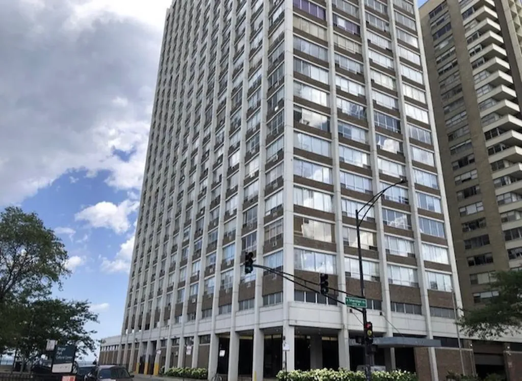 6171 North Sheridan Road Chicago IL 60660