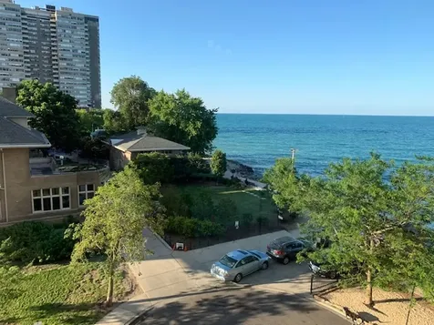 6171 North Sheridan Road Chicago IL 60660