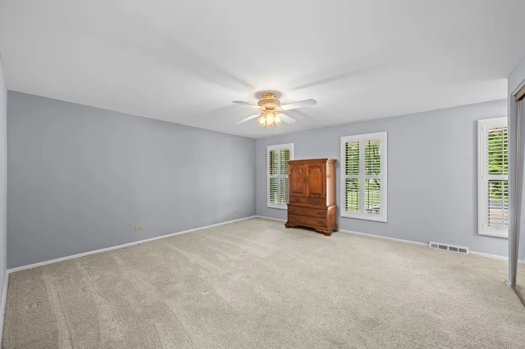 321 Ambleside Drive Roselle IL 60172
