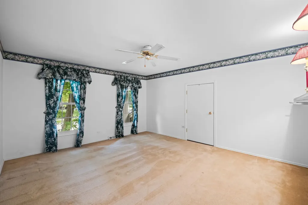 321 Ambleside Drive Roselle IL 60172