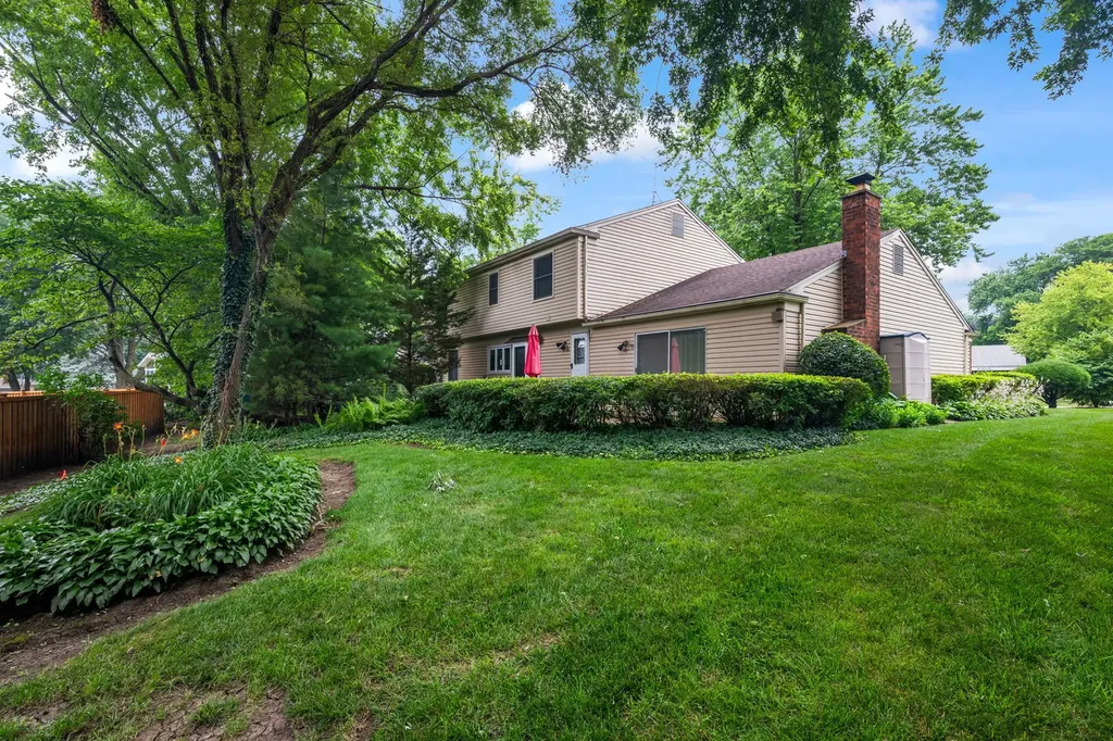 321 Ambleside Drive Roselle IL 60172