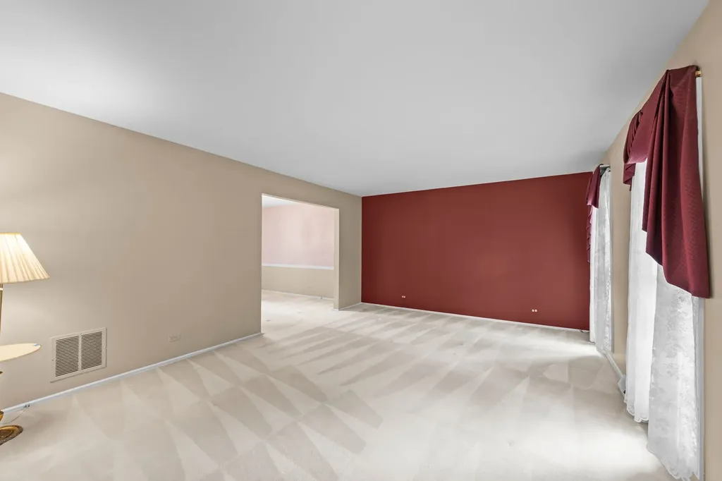 321 Ambleside Drive Roselle IL 60172