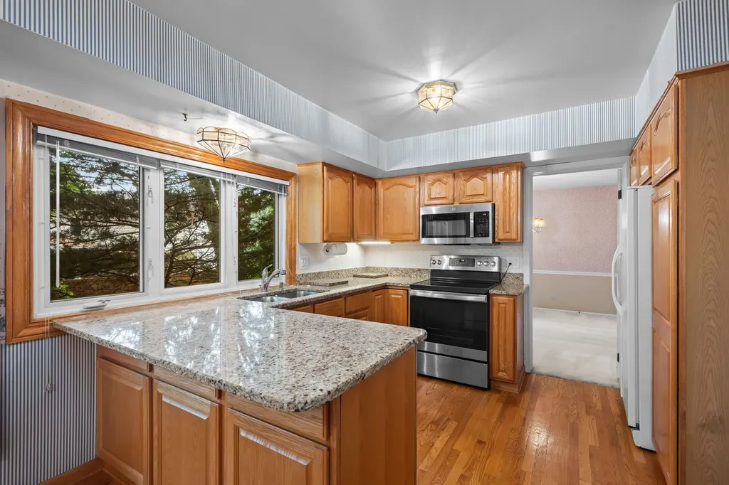 321 Ambleside Drive Roselle IL 60172