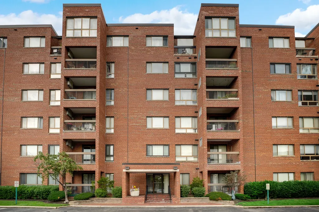 600 Naples Court Glenview IL 60025