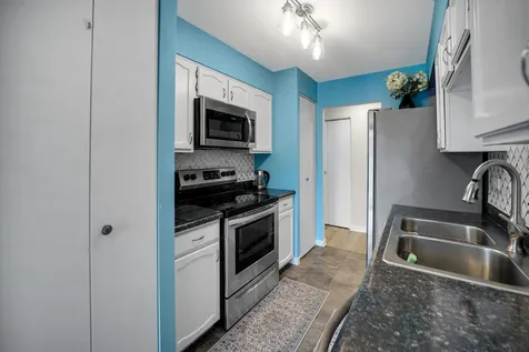 600 Naples Court Glenview IL 60025