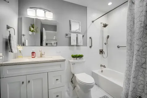 600 Naples Court Glenview IL 60025