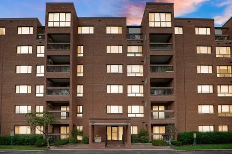 600 Naples Court Glenview IL 60025