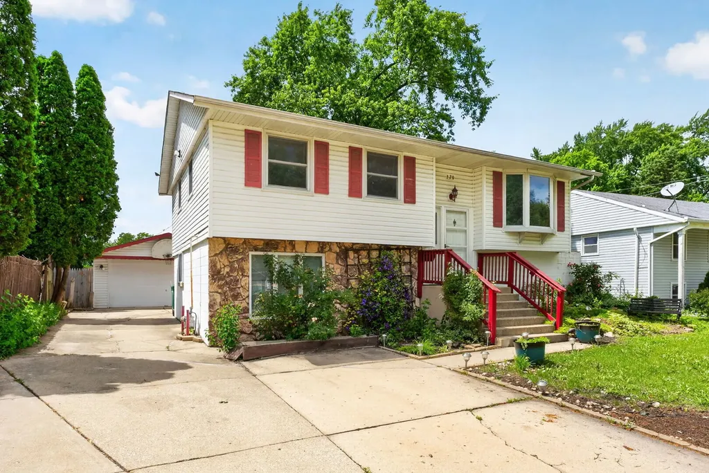320 Hemlock Avenue Romeoville IL 60446