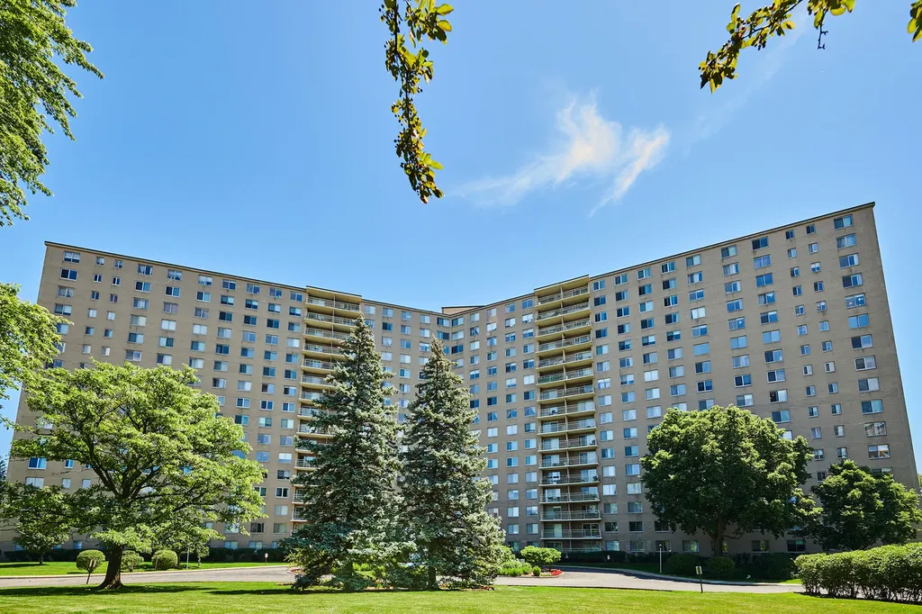 7061 North Kedzie Avenue Chicago IL 60645