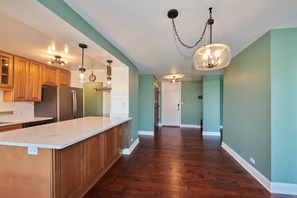 7061 North Kedzie Avenue Chicago IL 60645