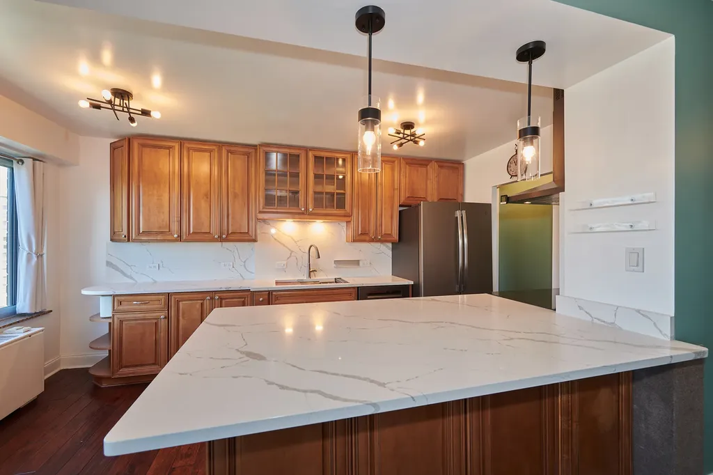7061 North Kedzie Avenue Chicago IL 60645