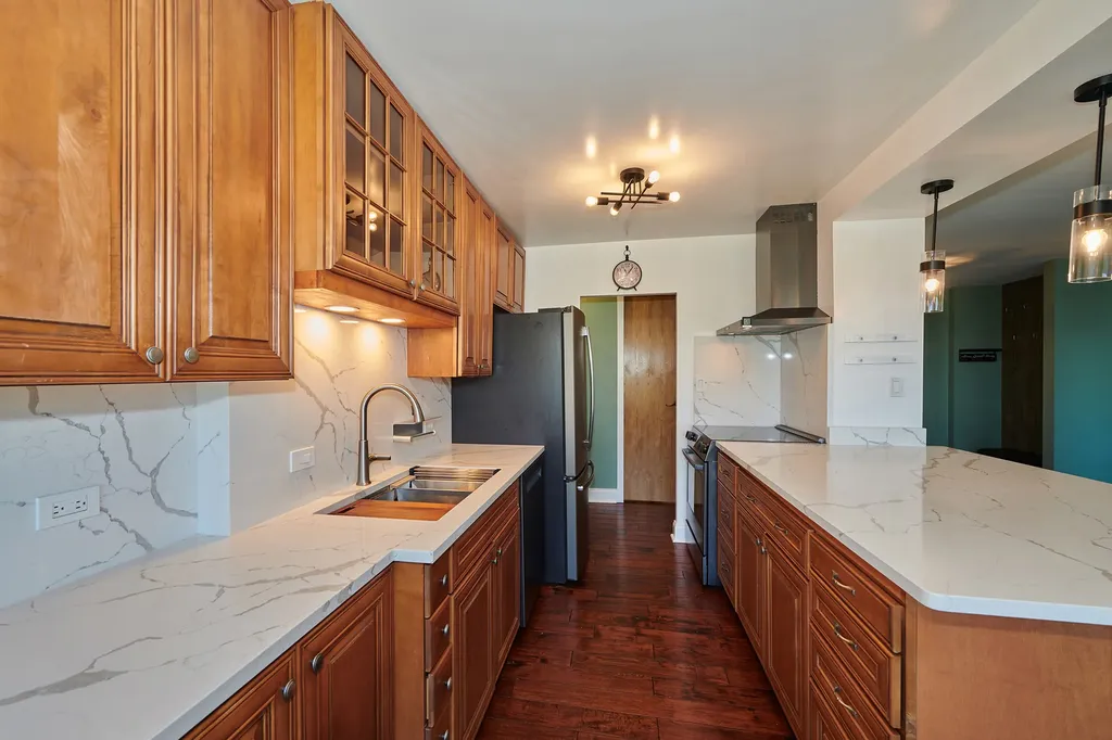 7061 North Kedzie Avenue Chicago IL 60645
