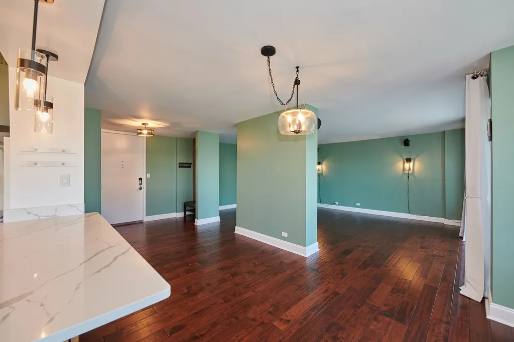 7061 North Kedzie Avenue Chicago IL 60645