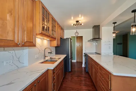 7061 North Kedzie Avenue Chicago IL 60645