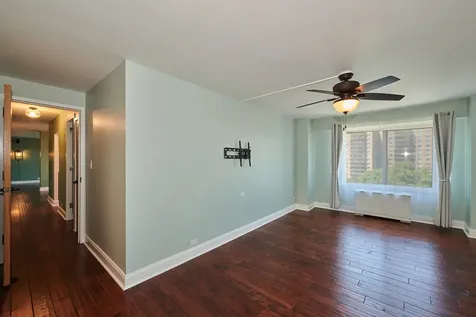 7061 North Kedzie Avenue Chicago IL 60645