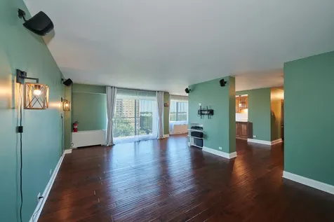 7061 North Kedzie Avenue Chicago IL 60645