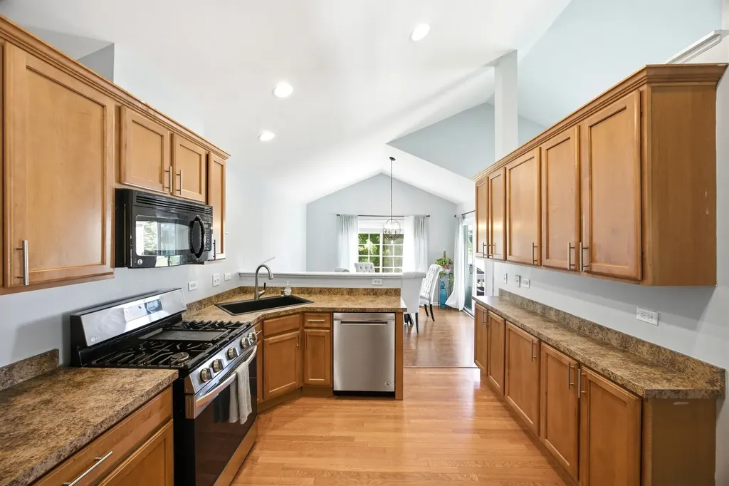 8946 Disbrow Street Huntley IL 60142