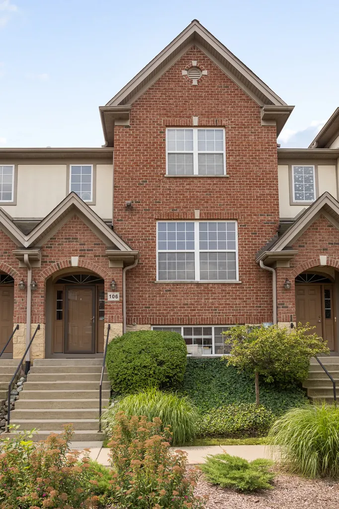 106 Creekbend Court Mount Prospect IL 60056