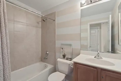 106 Creekbend Court Mount Prospect IL 60056