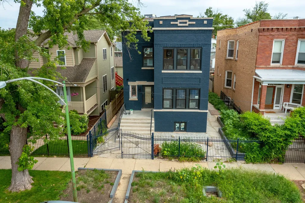 4730 West Grace Street Chicago IL 60641