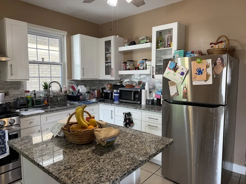 5528 West Henderson Street Chicago IL 60641