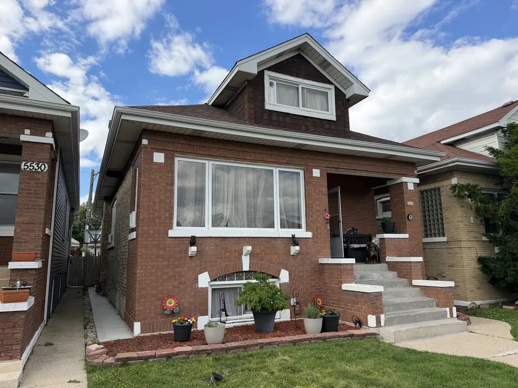 5528 West Henderson Street Chicago IL 60641
