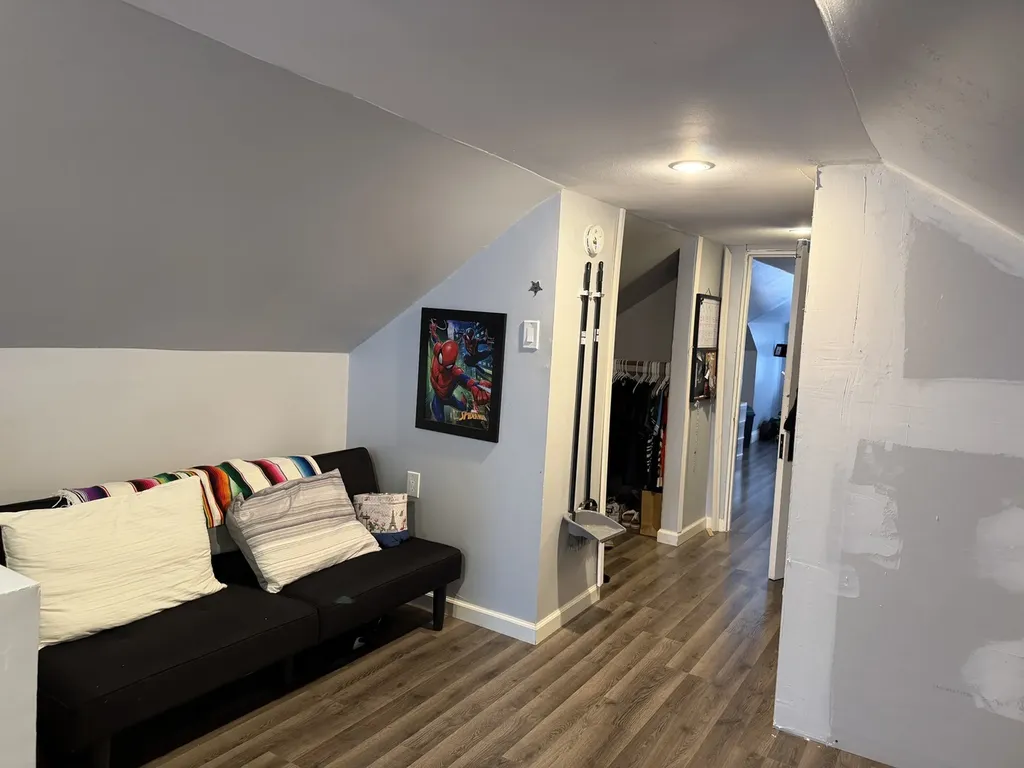 5528 West Henderson Street Chicago IL 60641