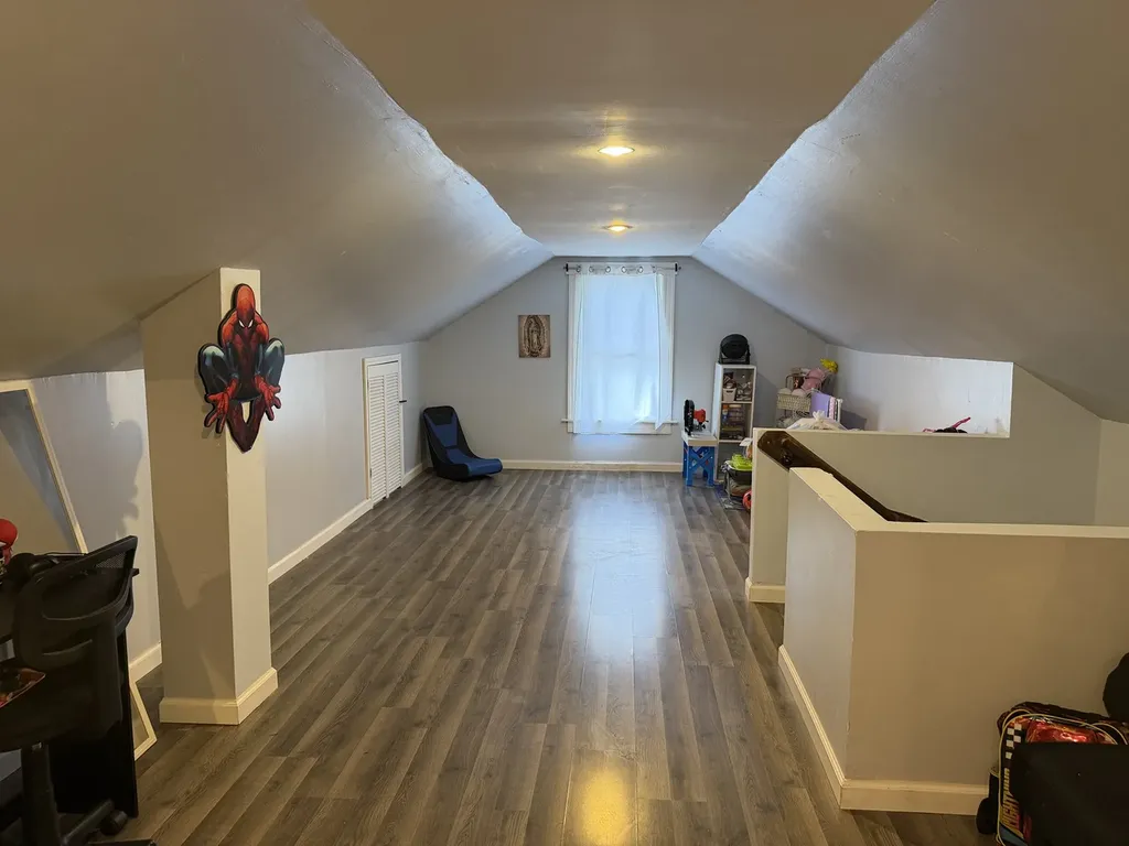 5528 West Henderson Street Chicago IL 60641