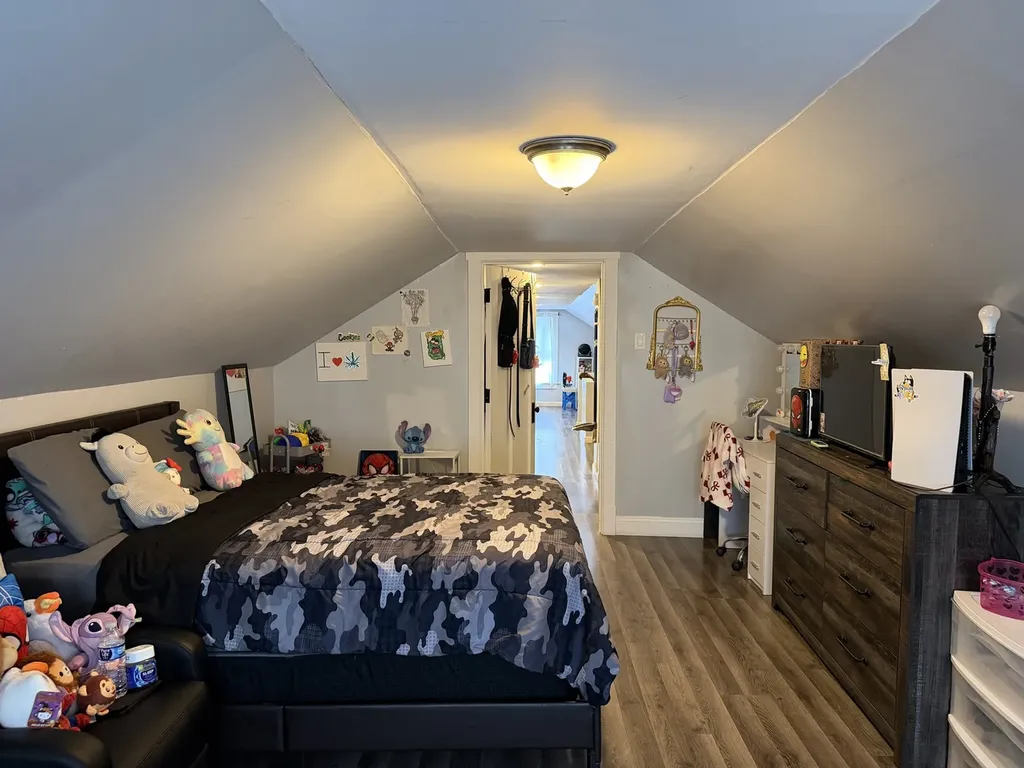 5528 West Henderson Street Chicago IL 60641