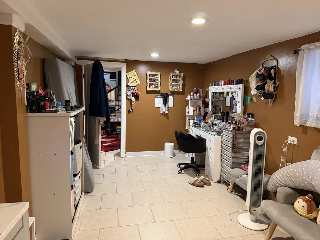 5528 West Henderson Street Chicago IL 60641
