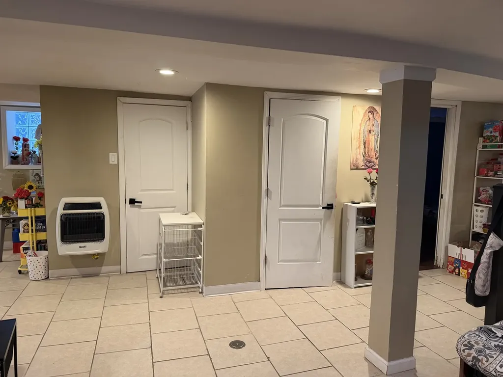 5528 West Henderson Street Chicago IL 60641