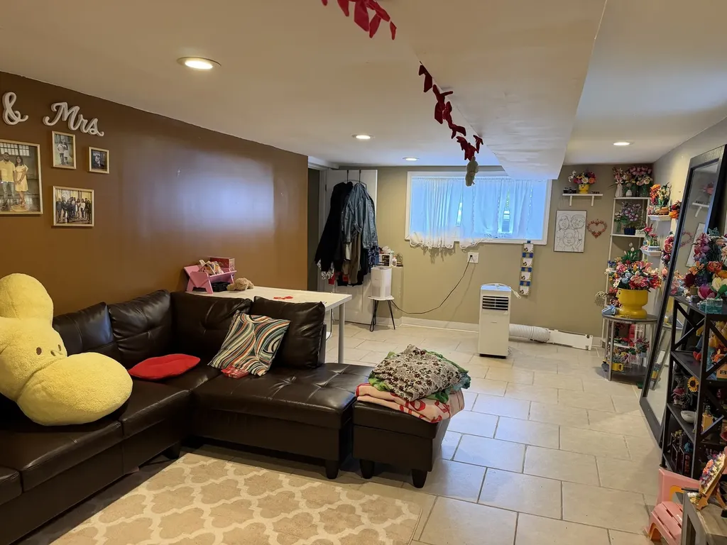 5528 West Henderson Street Chicago IL 60641