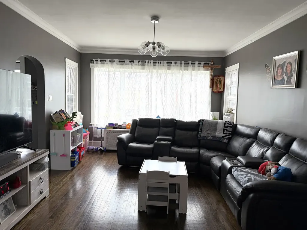5528 West Henderson Street Chicago IL 60641
