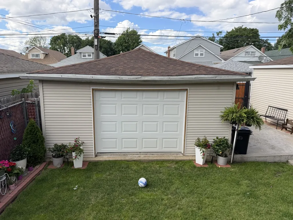 5528 West Henderson Street Chicago IL 60641