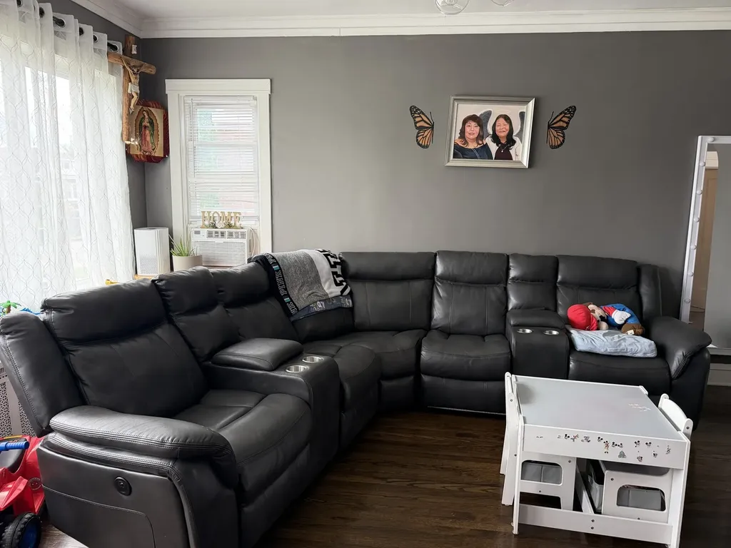 5528 West Henderson Street Chicago IL 60641