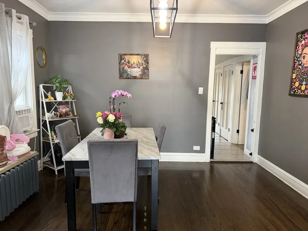 5528 West Henderson Street Chicago IL 60641