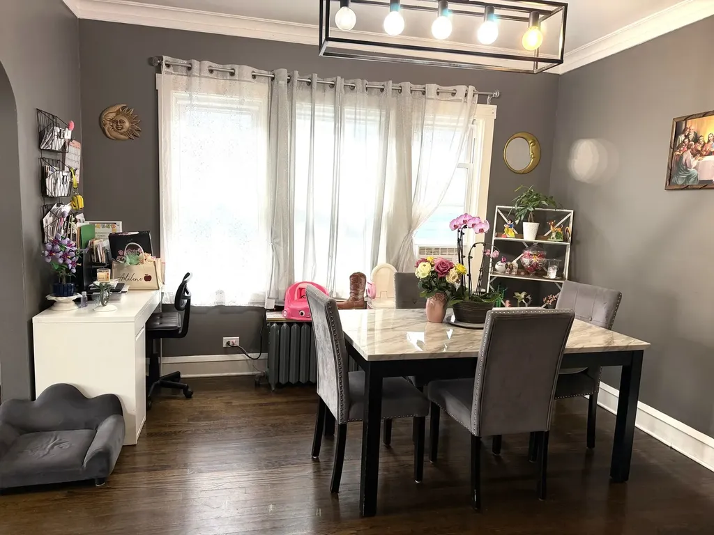 5528 West Henderson Street Chicago IL 60641