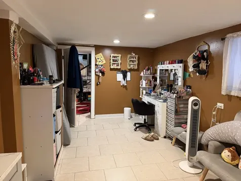 5528 West Henderson Street Chicago IL 60641