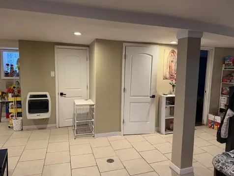 5528 West Henderson Street Chicago IL 60641
