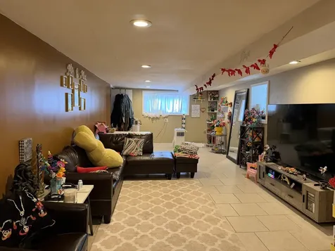 5528 West Henderson Street Chicago IL 60641